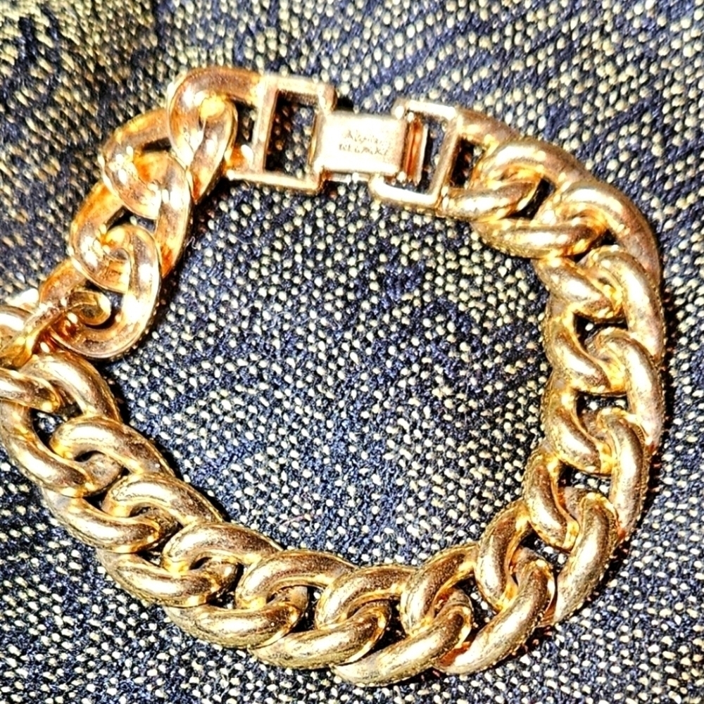 NAPIER Link Bracelet Gold 7 1/2 inches long Vintage Signed